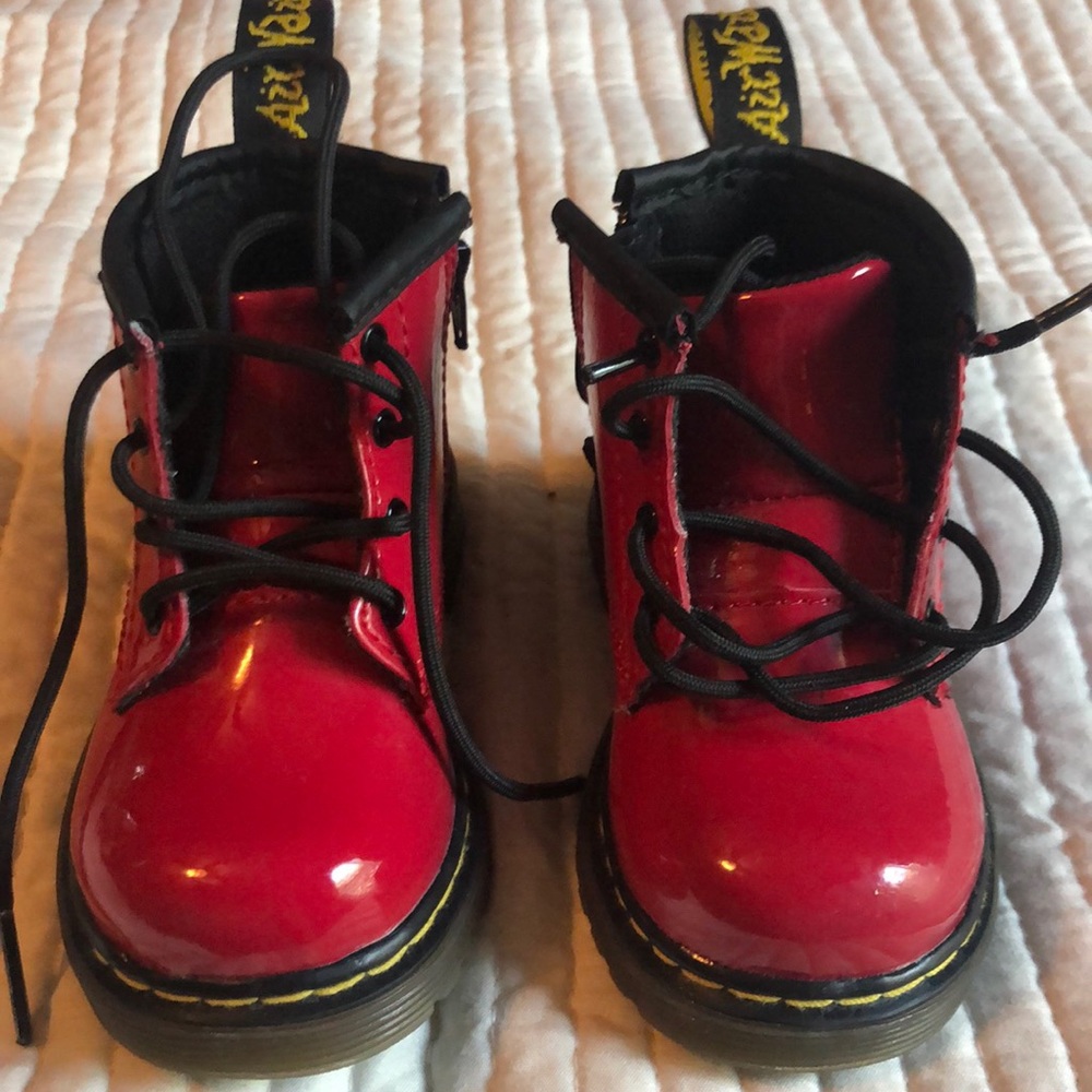 Dr. Martens red air waiz baby size